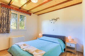 4 bedrooms, iron/ironing board, travel cot, bed sheets - Green Family Villa in Agios Ioannis (Agios Ioannis)