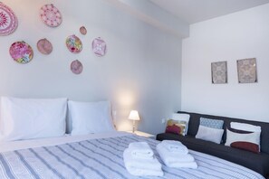 1 bedroom, desk, travel cot, free WiFi - Stagiates Guest House Room 1 (Μακρινίτσα)