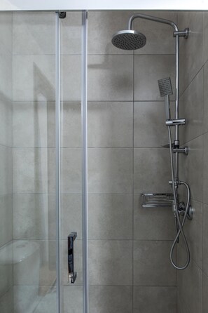 Shower, hair dryer, towels - Stagiates Guest House Room 3 (Μακρινίτσα)