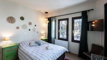 1 slaapkamer, een bureau, reisbedje, gratis wifi