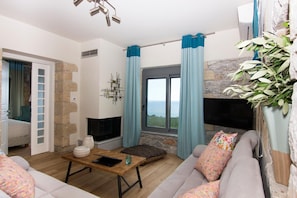 Fernseher, Kamin
