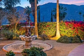 Property grounds - Casa Wobada, Historic Estate in Palm Springs (Palm Springs)