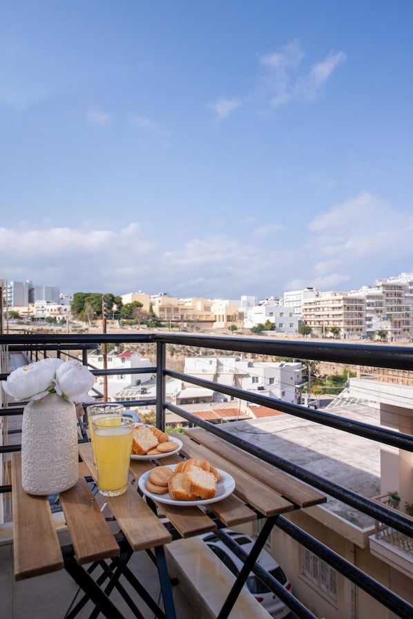 Outdoor dining - Venezian View Apartment (Heraklion)