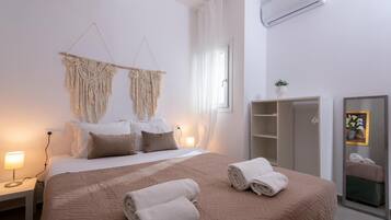 3 bedrooms, bed sheets