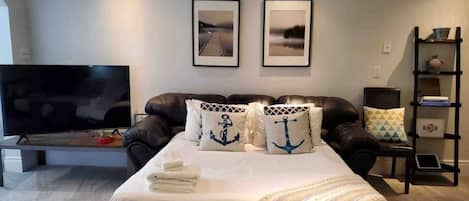 Fer et planche Ă repasser, accĂšs Ă Internet, literie fournie