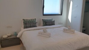 3 chambres, fer et planche à repasser, draps fournis