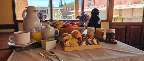 Free daily buffet breakfast