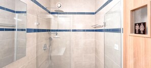Shower, hair dryer, towels - Dizengoff Muguet in Tel Aviv-Yafo (Tel Aviv-Yafo)