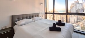 2 bedrooms, desk, iron/ironing board, bed sheets - HaYarkon Diamant in Tel Aviv-Yafo (Tel Aviv-Yafo)
