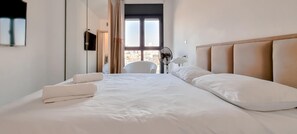 2 bedrooms, desk, iron/ironing board, bed sheets - Markolet Camelia in Tel Aviv-Yafo (Tel Aviv-Yafo)