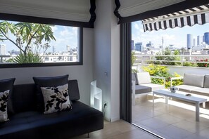 TV - Melchett Plume in Tel Aviv-Yafo (Tel Aviv-Yafo)