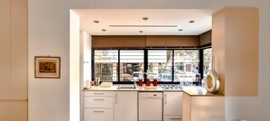 Fridge, microwave, oven, stovetop - Rupin Nacre in Tel Aviv-Yafo (Tel Aviv-Yafo)
