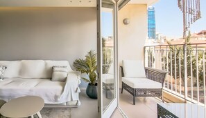 TV - Pines Belle in Tel Aviv-Yafo (Tel Aviv-Yafo)
