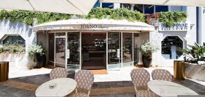 Outdoor dining - Ramat Yam Marine in Herzliya (Tel Aviv-Yafo)