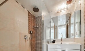 Shower, hair dryer, towels - Ramat Yam Marine in Herzliya (Tel Aviv-Yafo)