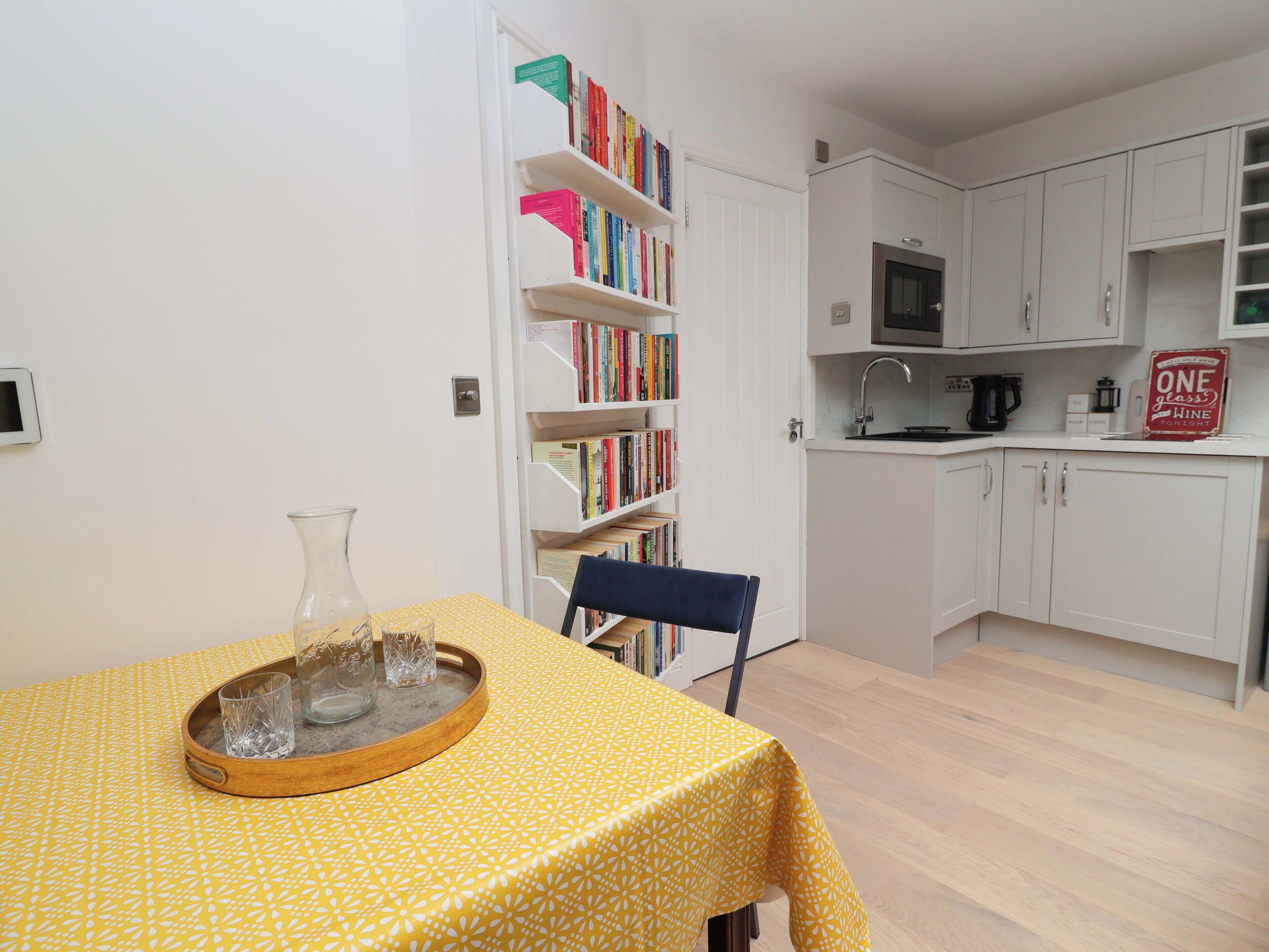 Cottage | Dining