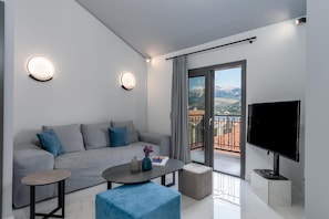 TV - Deluxe 2br Suite with sea views to Argostoli bay (Argostoli)