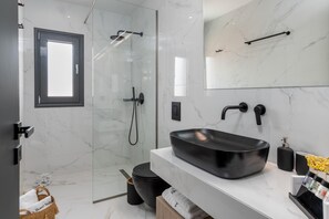 Shower, hair dryer, towels - Deluxe 2br Suite with sea views to Argostoli bay (Argostoli)