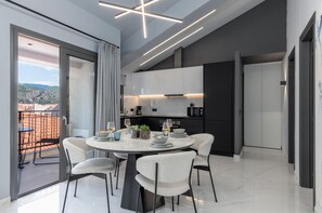 Dining - Deluxe 2br Suite with sea views to Argostoli bay (Argostoli)