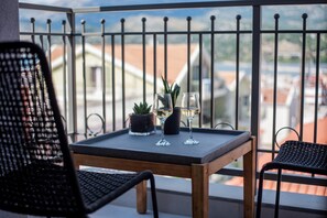 Outdoor dining - Superior Suite with sea views to Argostoli bay (Argostoli)