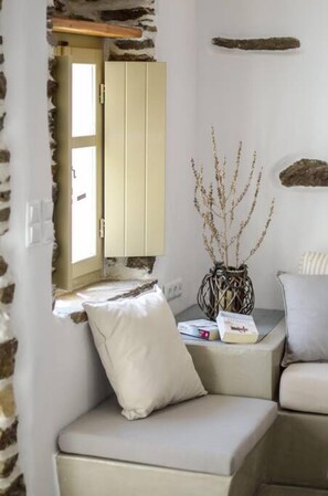 Interior - Villa Anthemion, Naxos with outdoor jacuzzi (Naxos)