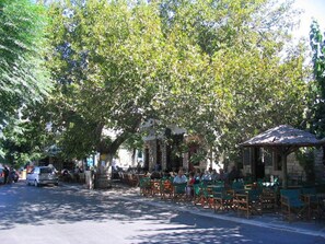 Outdoor dining - Giannakis' Filoxenia (Filoti)