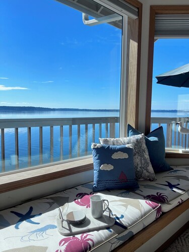 Fox Island Beachfront Retreat - Kayaks, Canoe, Paddle Board & Epic Sunsets
