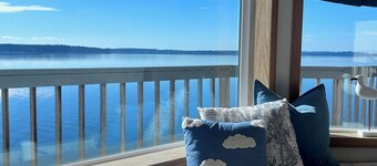 Fox Island Beachfront Retreat - Kayaks, Canoe, Paddle Board & Epic Sunsets