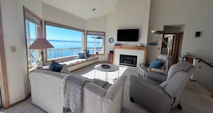 Fox Island Beachfront Retreat - Kayaks, Canoe, Paddle Board & Epic Sunsets