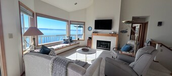 Fox Island Beachfront Retreat - Kayaks, Canoe, Paddle Board & Epic Sunsets