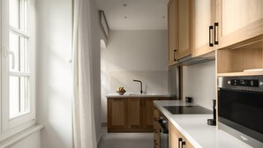 Kaffetrakter/tekoker, kjøleskap, mikrobølgeovn og ovn