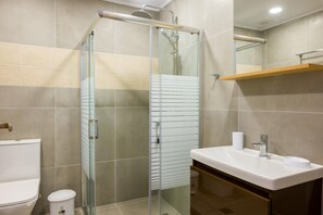 Shower, hair dryer, towels - elounda olithos apartments  6 (Schisma Elountas)