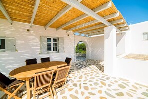 Outdoor dining - Coral Villa with 4 bedrooms in Paros (Paros)