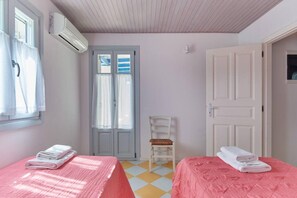 3 bedrooms, iron/ironing board, free WiFi, bed sheets - Angel Villa in Paros (Lagkeri)