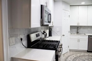 Private kitchen - Lovely 3-Bedroom Duplex (Douglasville)