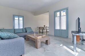 TV - Aegean Villa in Paros (Lagkeri)