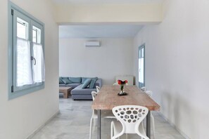 Dining - Aegean Villa in Paros (Lagkeri)