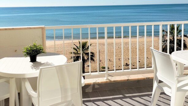 Outdoor dining - T2-MAMA II.  AC FRENTE MAR (Quarteira)