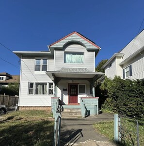 Exterior - 6BR New Haven Home Near Yale, Downtown & Hospitals w/ Parking (New Haven)