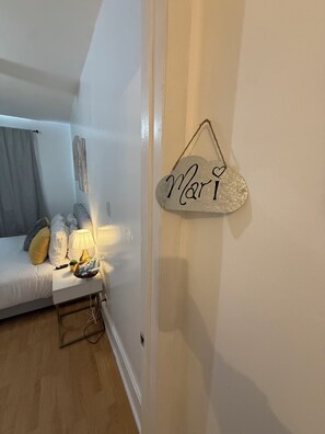 WiFi, bed sheets - Spacious 6BR House near Yale, Hospitals & Downtown New Haven – Ideal for Groups (New Haven)