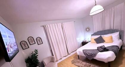 Spacious 6BR House near Yale, Hospitals & Downtown New Haven – Ideal for Groups