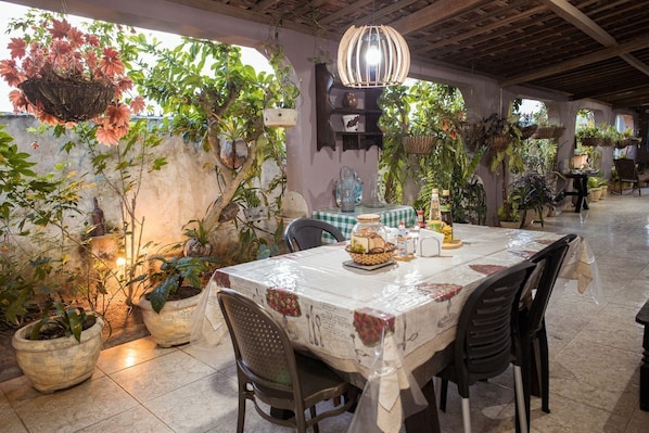 Outdoor dining