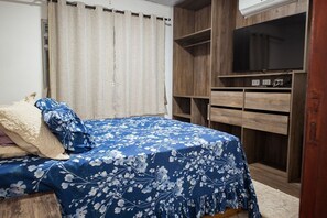 3 makuuhuonetta, silitysrauta/-lauta, ilmainen Wi-Fi, vuodevaatteet