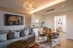 TV, offices - Festos Palace by Luxury Living Apartments (Gournes)