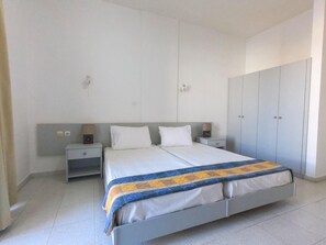1 habitación, tabla de planchar con plancha, wifi gratis y ropa de cama 