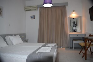 1 slaapkamer, een strijkplank/strijkijzer, gratis wifi, beddengoed