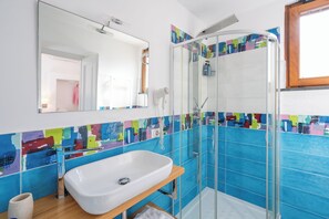 Shower, hair dryer, bidet, towels - The Ancient Pine Cone Chateau - Light Blue (Vico Equense, Campania)