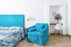 1 bedroom, iron/ironing board, Internet, bed sheets - The Ancient Pine Cone Chateau - Light Blue (Vico Equense, Campania)