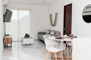 Dining - Ombú: Modern Comfort in Huayacán (Cancún)
