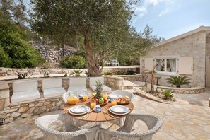 Outdoor dining - Fede - Danilia Cottages (Gaios)